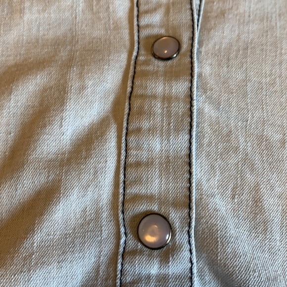 LF heart pocket button down - cut out back heart - Picture 4 of 8